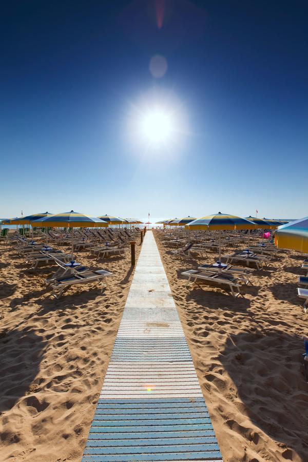 Hotel Antares Alba Adriatica Extérieur photo