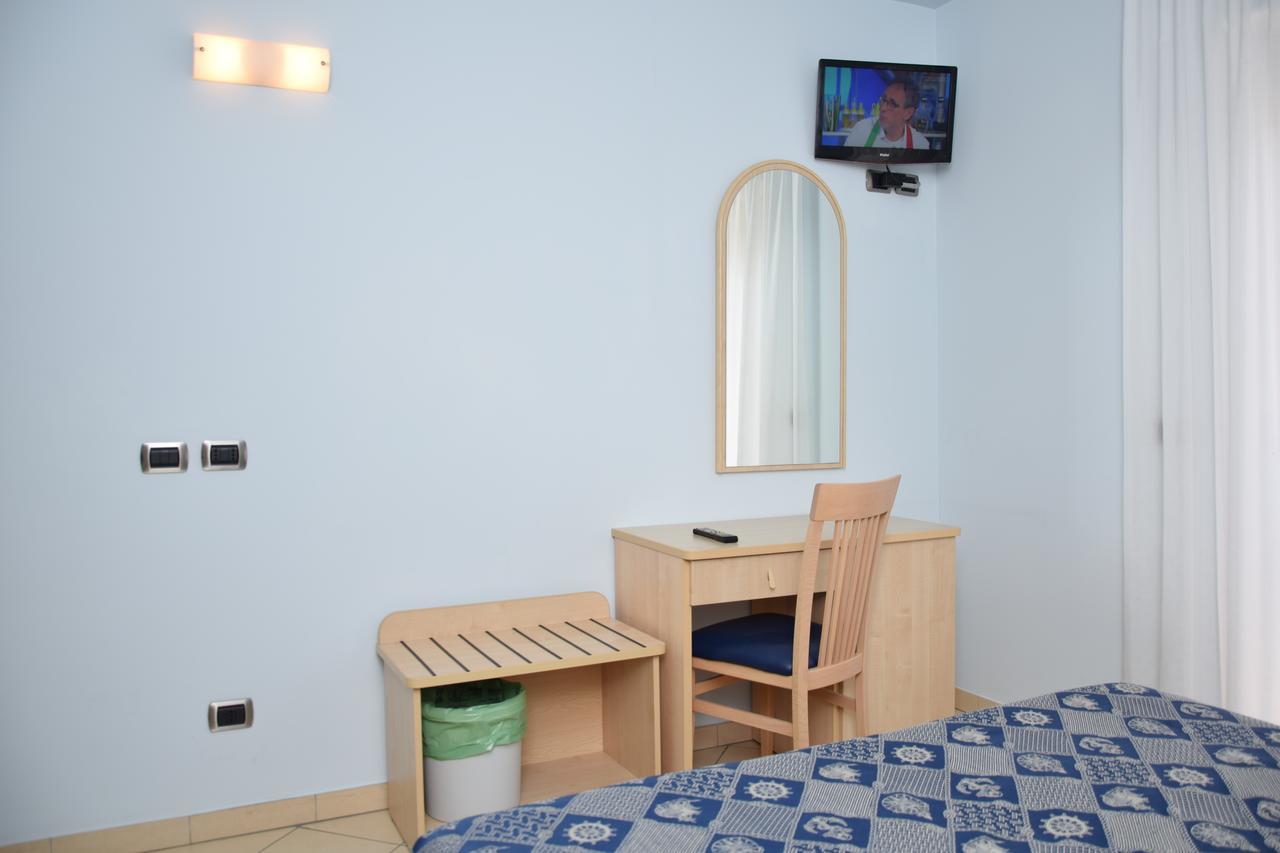Hotel Antares Alba Adriatica Extérieur photo